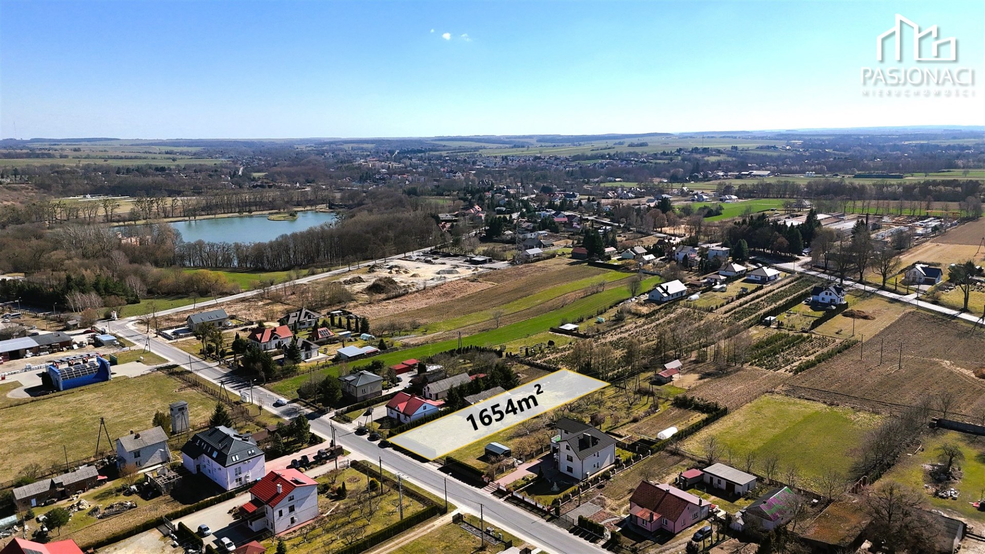 Działka na sprzedaż